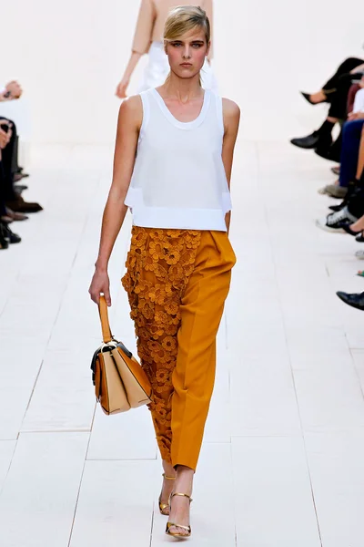 Look 25